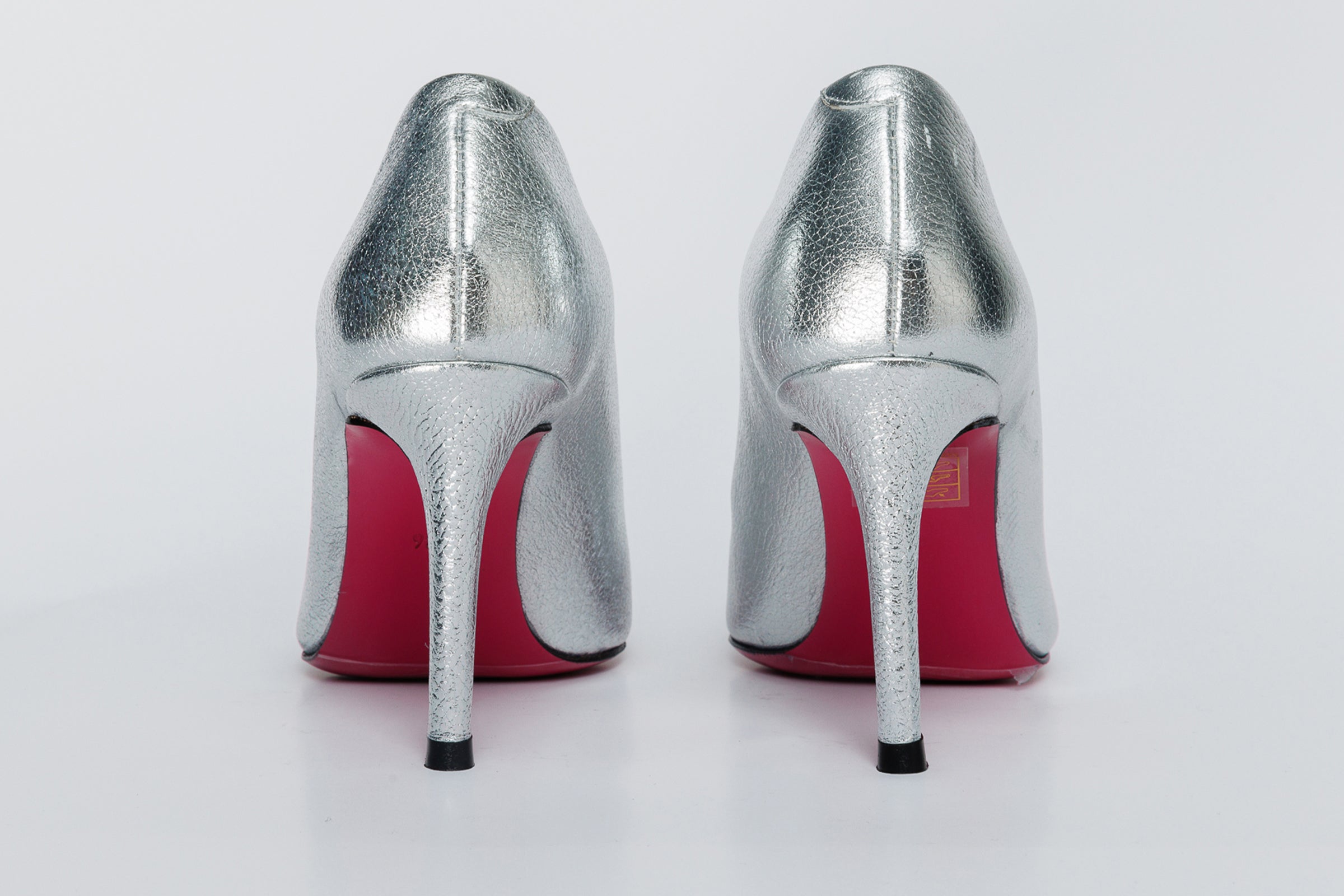 The Ege Silver Leather Pump Fuchsia Sole Shoe