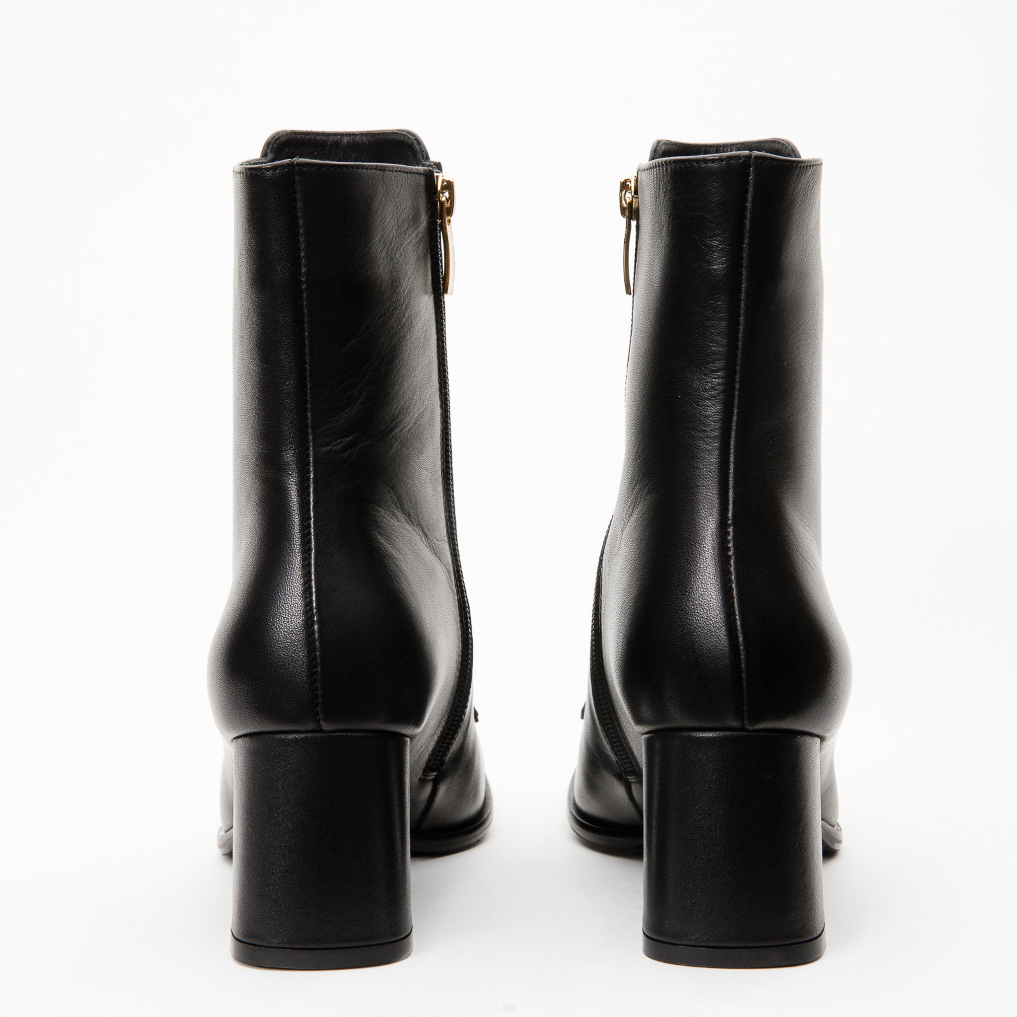 The Bukres Black Leather Block Heel Boot